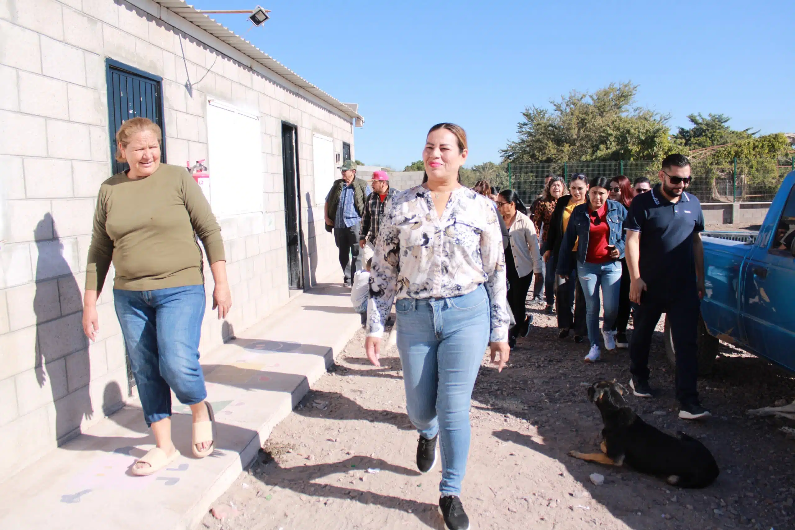 La alcaldesa Evangelina Llanes Carreón visitó a las cuarterías de trabajadores agrícolas migrantes e indígenas para la supervisión de condiciones hacia las instalaciones