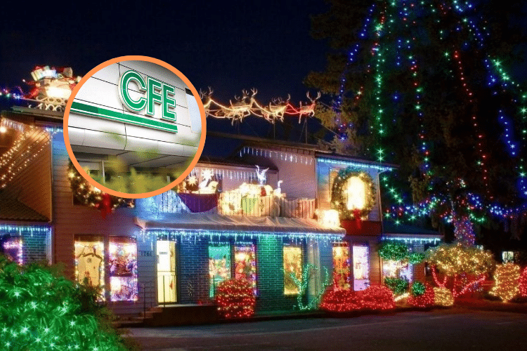 Casa adornada con luces de navidad