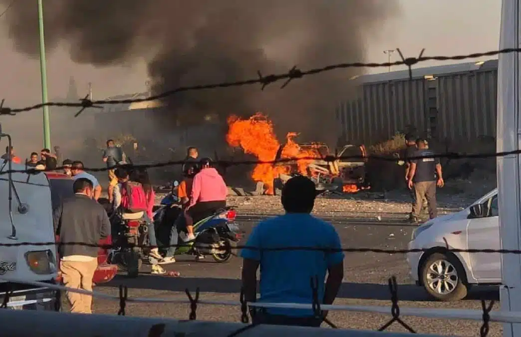 Fatal explosión de camioneta con pirotecnia en Guanajuato deja un muerto