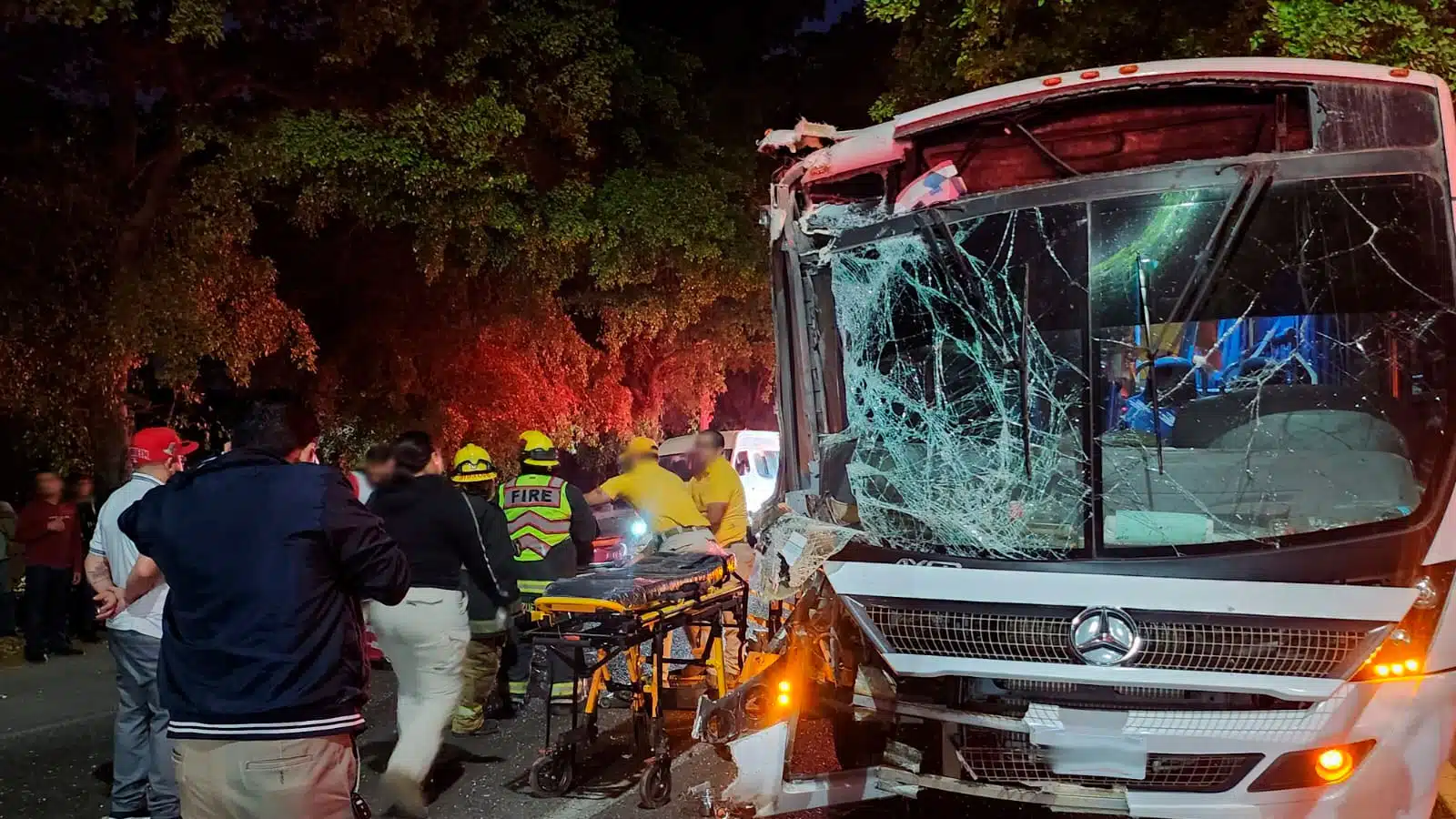 Fuerte choque entre camión de personal y tráiler deja siete lesionados en Aguaruto