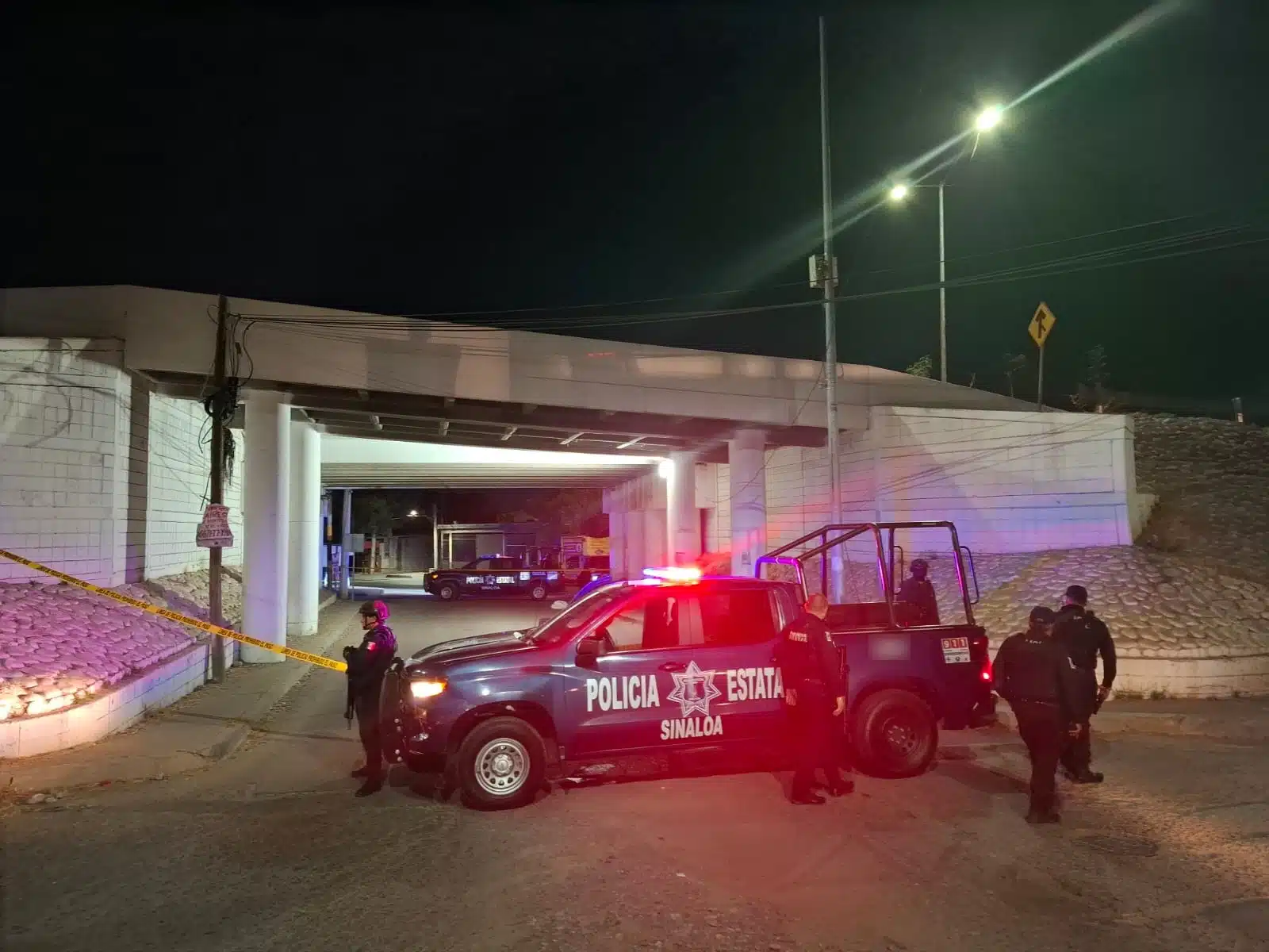 Policía Estatal Preventiva en el lugar del hallazgo.