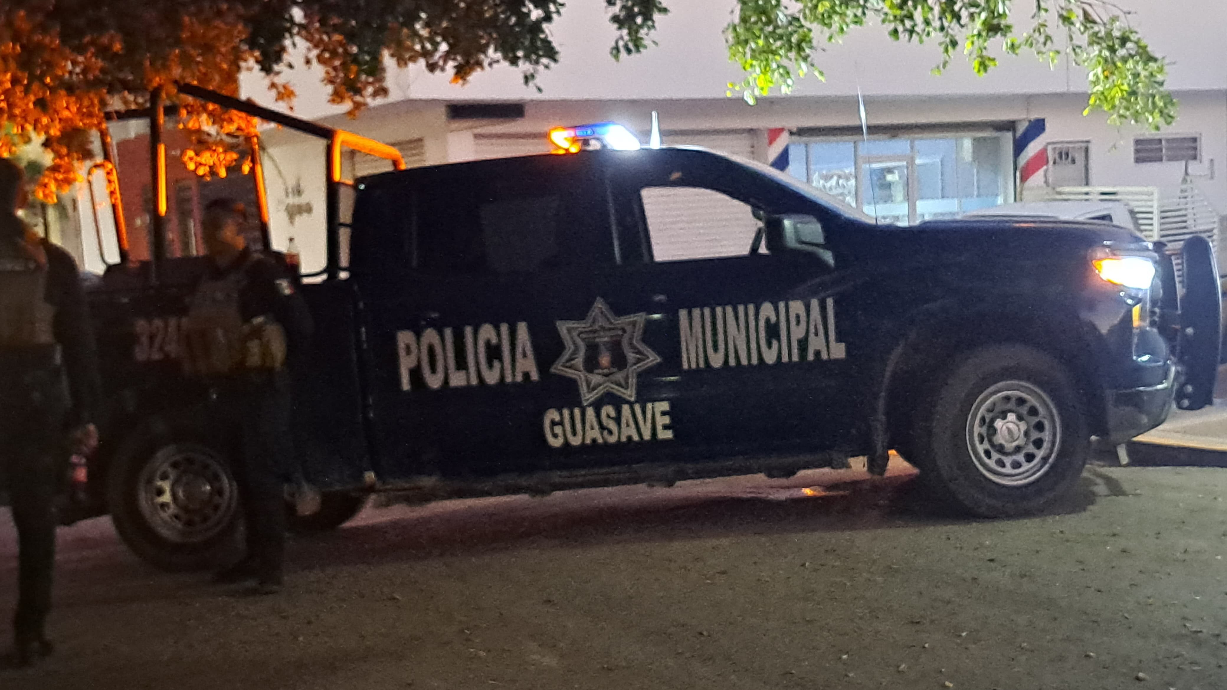 Hombre armado asalta joyería en centro de Guasave