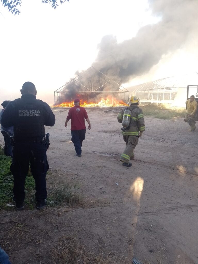 Personal de seguridad y auxilio en el lugar de los hechos.