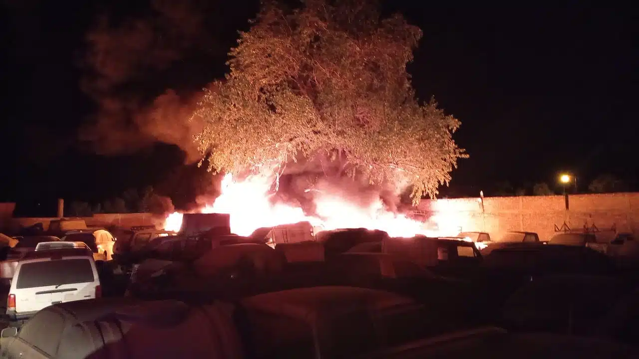 Incendio en pensión vehicular de Guasave