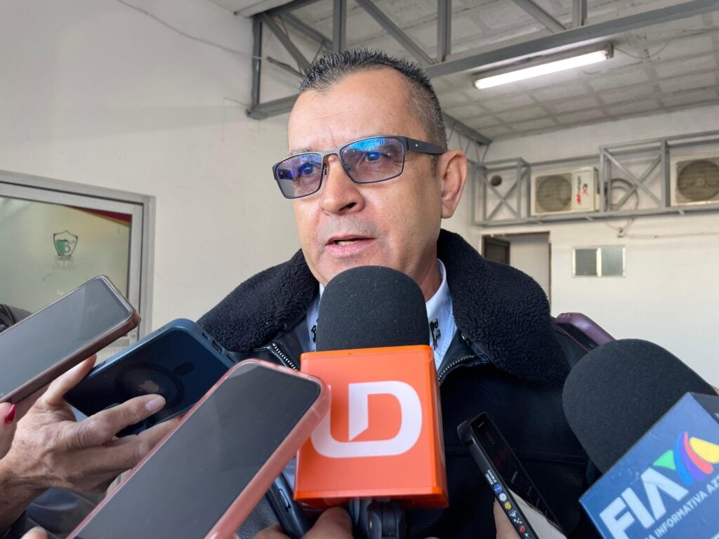 José Alfredo Gutiérrez con medios de prensa