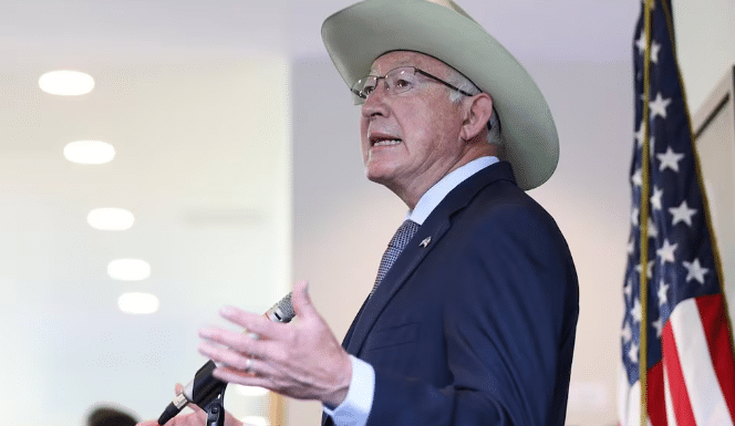 Ken Salazar confía en que el nuevo gobierno de Trump no afectará la relación México - EU