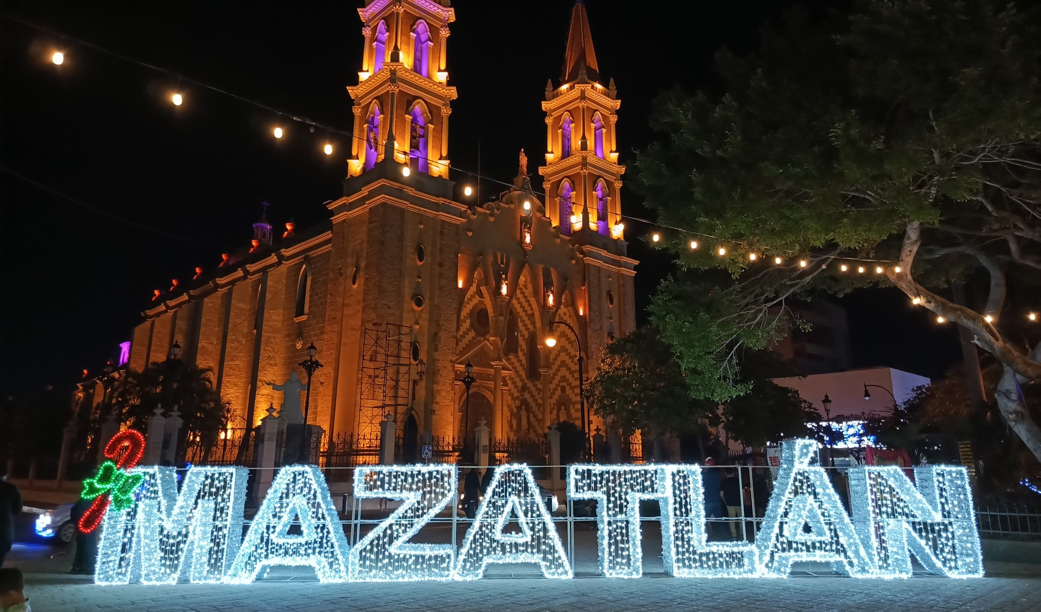 La magia de la Navidad llega a la plazuela Machado y el Centro Histórico de Mazatlán