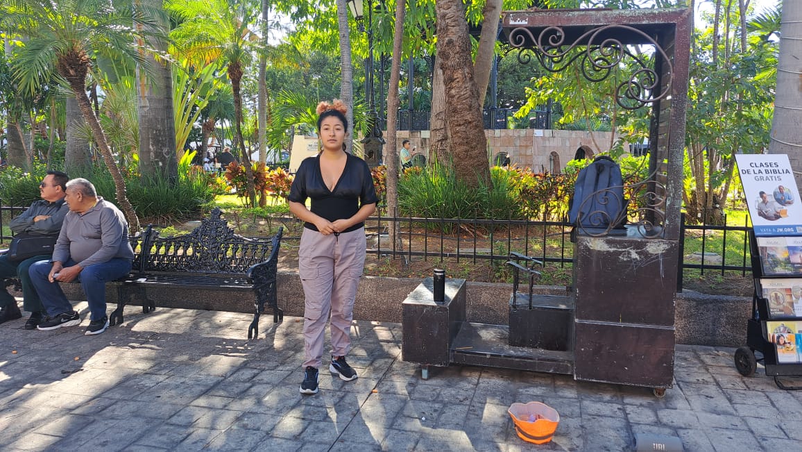 Laila Ramírez canta en plazuela de Mazatlán