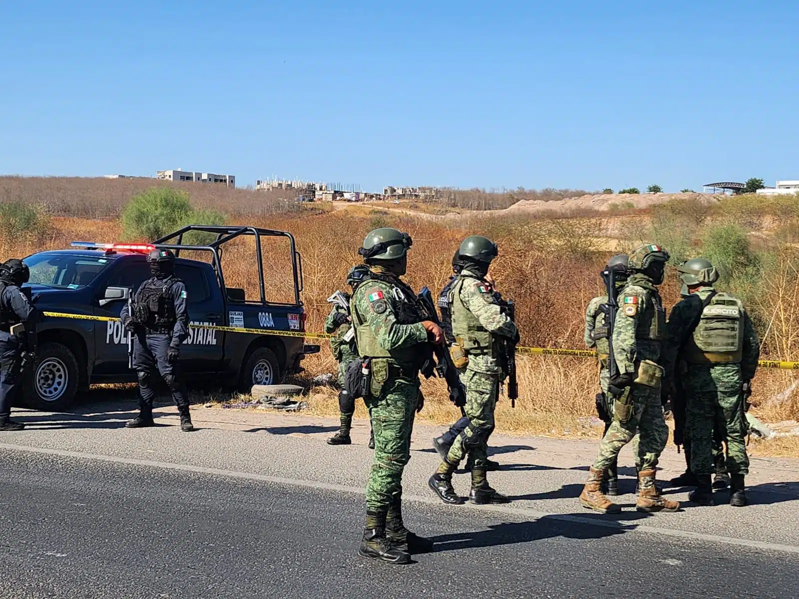 Localizan cadaver de hombre envuelto en La Costerita, Culiacán