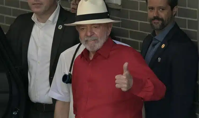 Lula da Silva regresa a Brasilia para reintegrarse a sus funciones tras cirugía en la cabeza