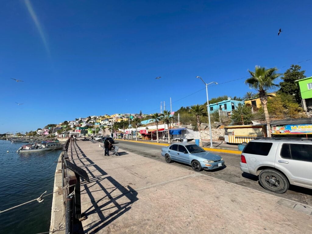 El puerto de Topolobampo y su malecón en fin de año reciben a visitantes que desean conocerlo para pasar una tarde agradable.