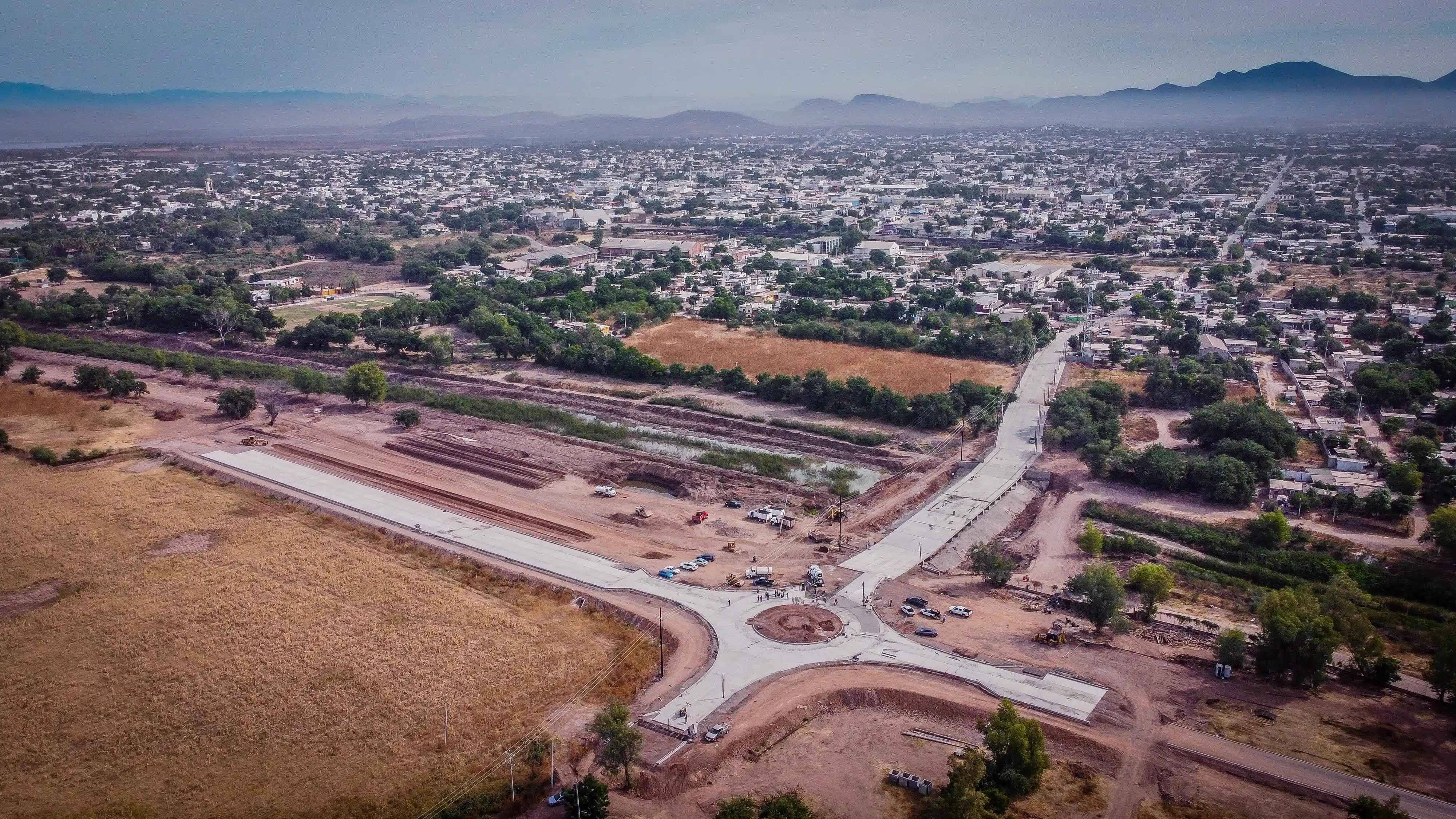 Vista aérea de la primera etapa del malecón del río Évora.