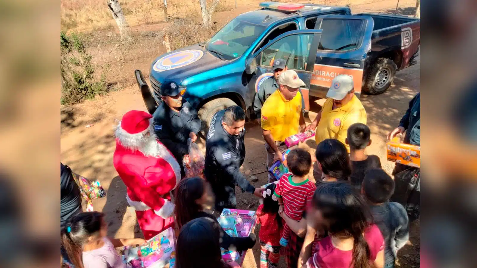 Más de 100 niñas y niños beneficiados con regalos policía y PC Badiraguato