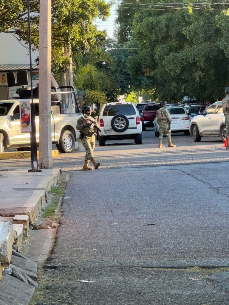 Presencia de militares en las calles de Mazatlán.