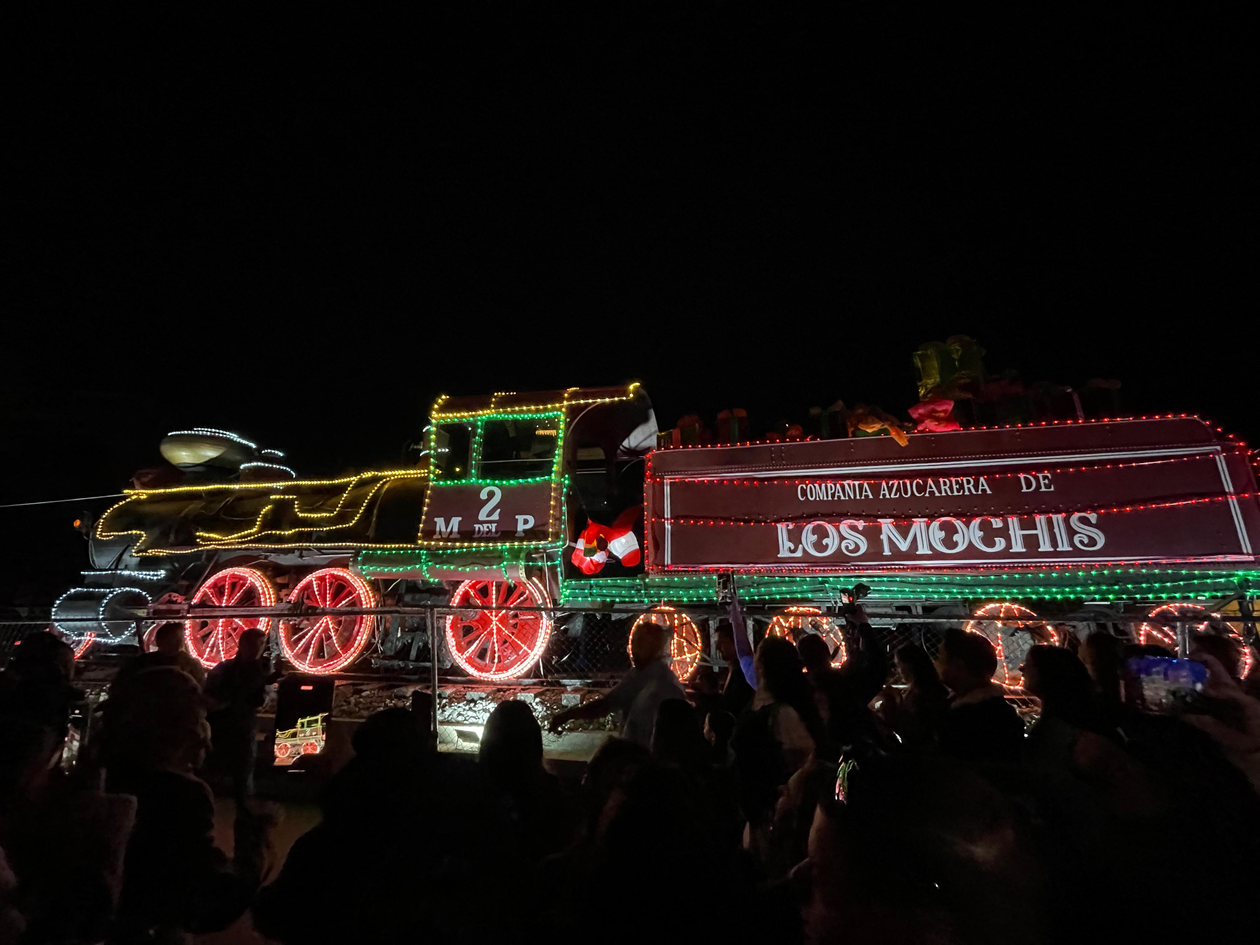 Decoración de Navidad en el ferrocarril del Ingenio Azucarero