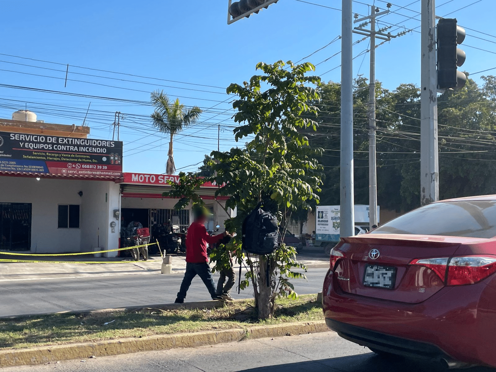 Menores trabajan en los cruces de Los Mochis durante la fecha del 24 de diciembre