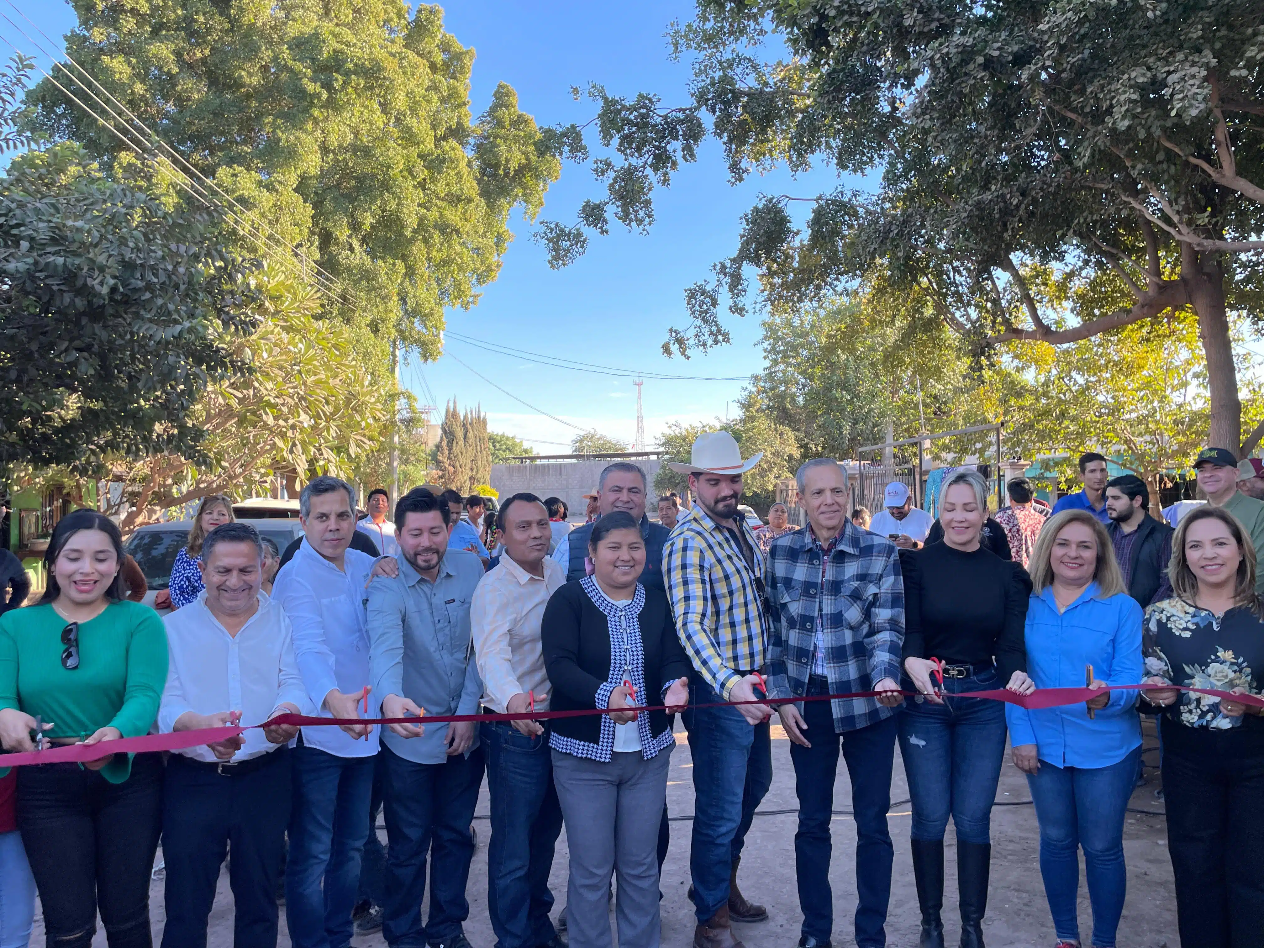 Entrega de la obra de ampliación de drenaje sanitario en Gabriel Leyva, Ahome.