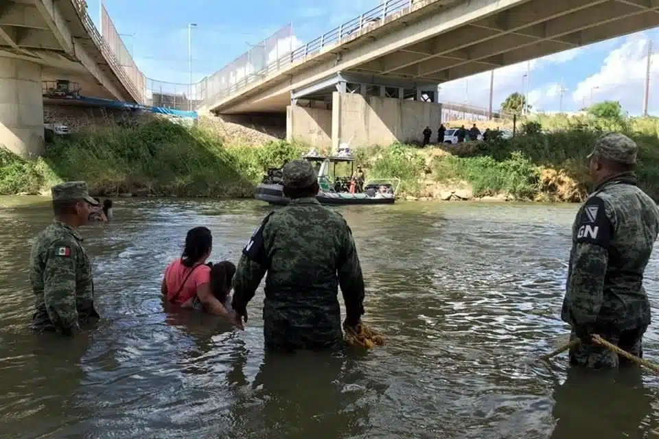 Operativos de rescate en el río Bravo; salvan a seis migrantes, dos niños entre ellos