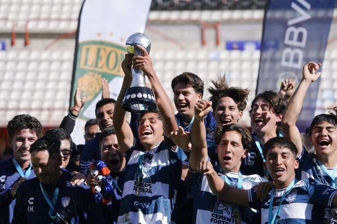 Tuzos del Pachuca, ganadores del Apertura 2024 Sub-19 de la Liga MX.