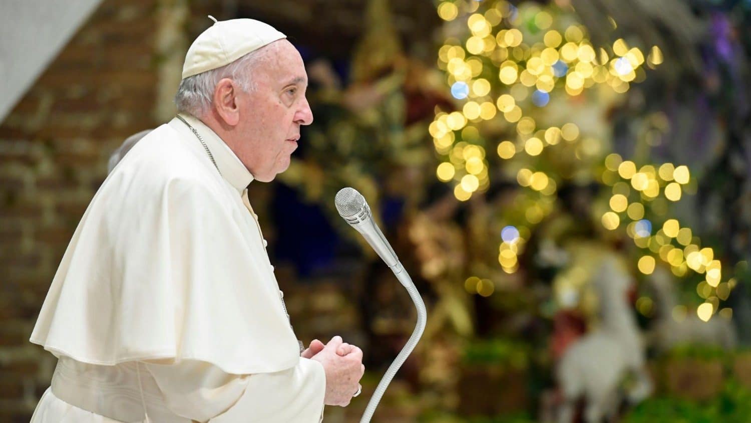 Papa Francisco pide paz mundial y llama a cuidar a los ancianos en Navidad