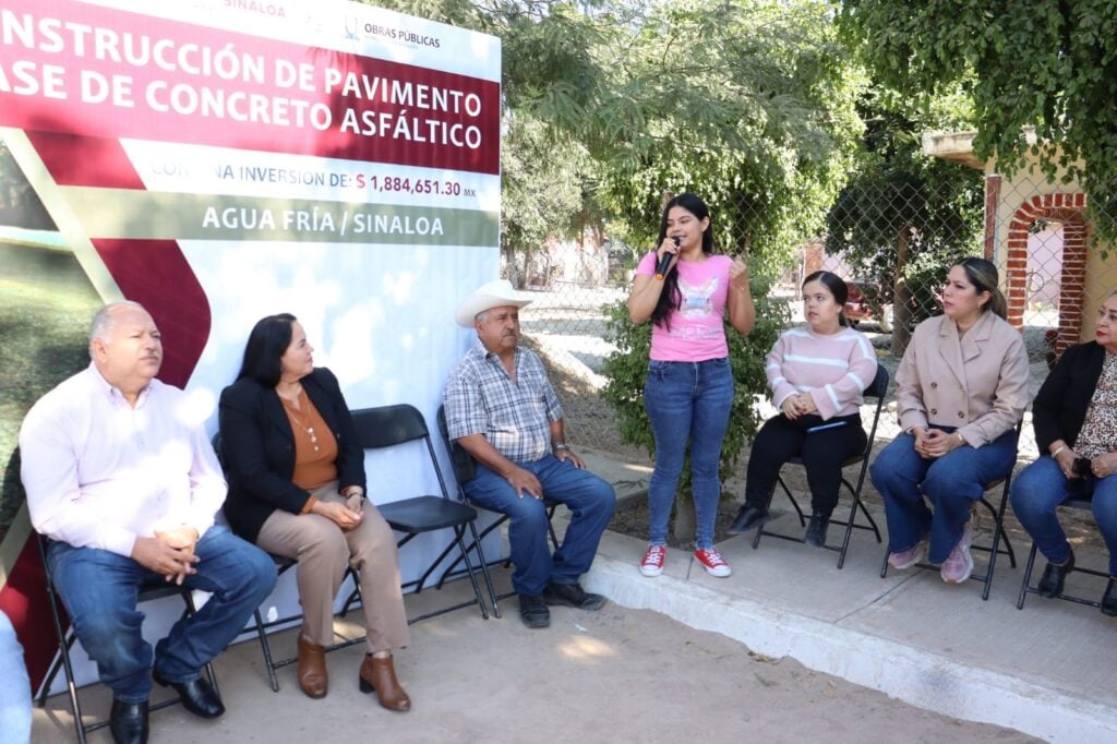 Inicio de la obra de pavimentación en Agua Fría.