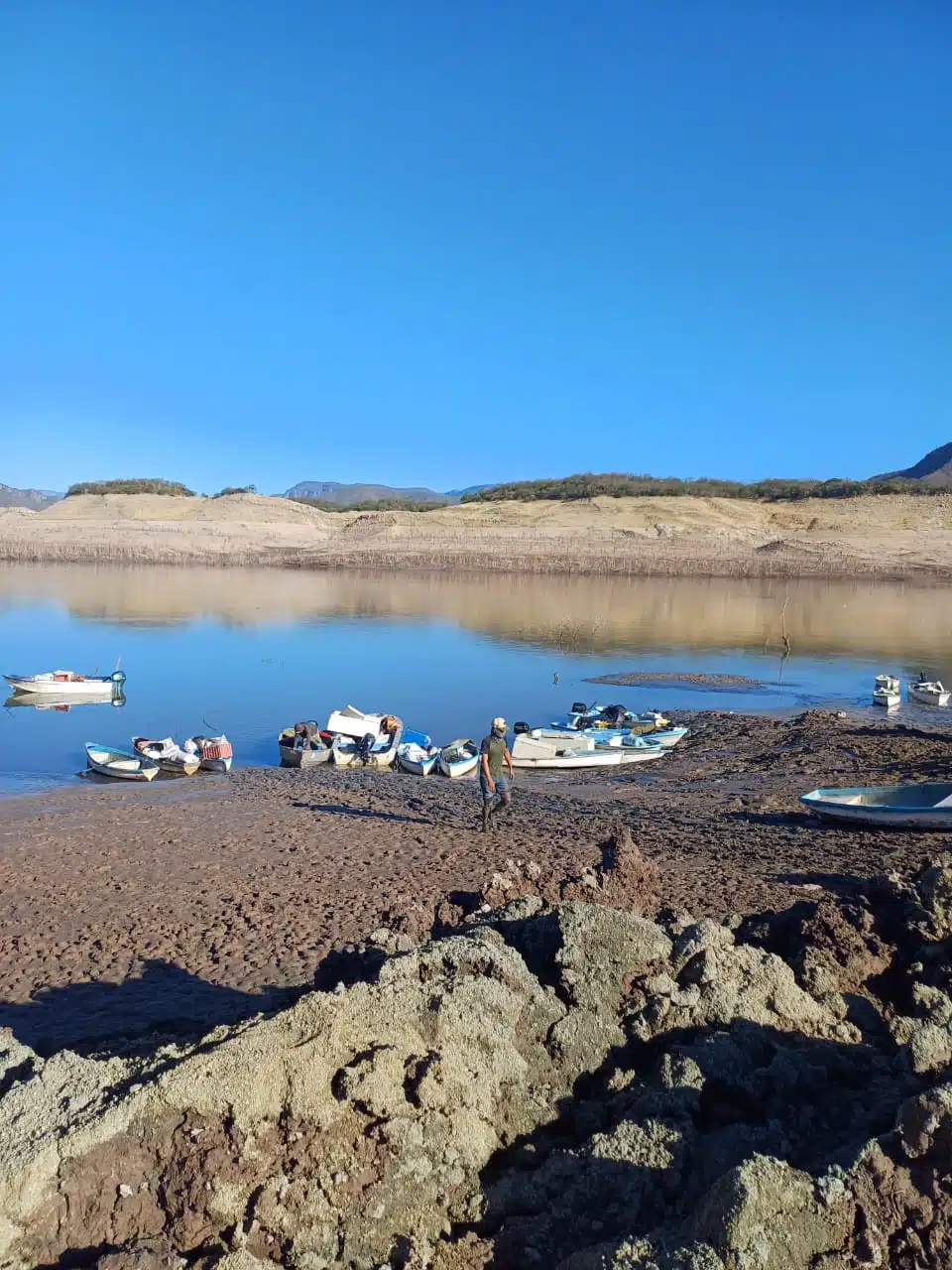 Pescadores de Choix en la presa Huites.