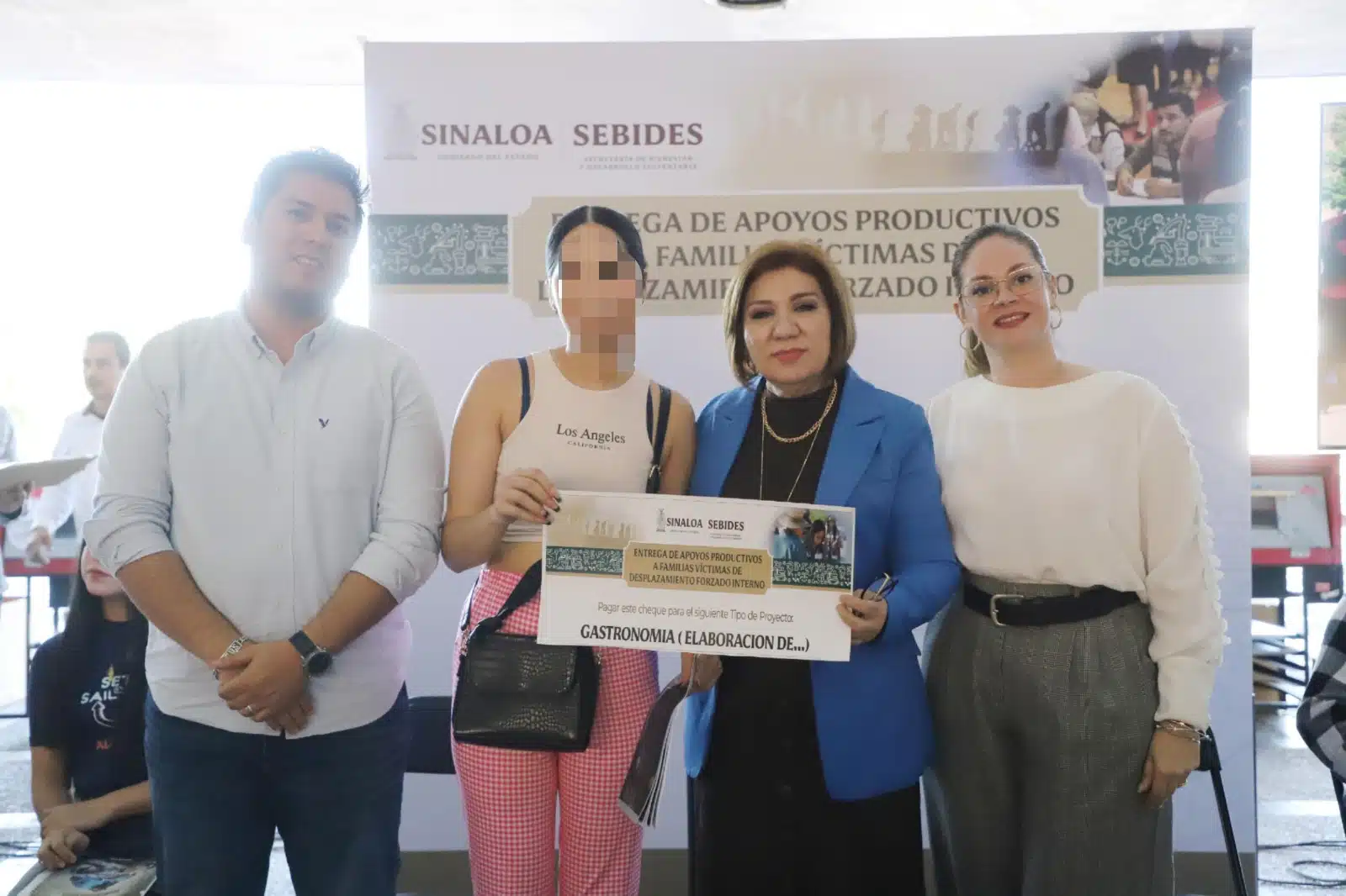 Entrega de Proyectos Productivos por parte de Sebides a familias desplazadas.