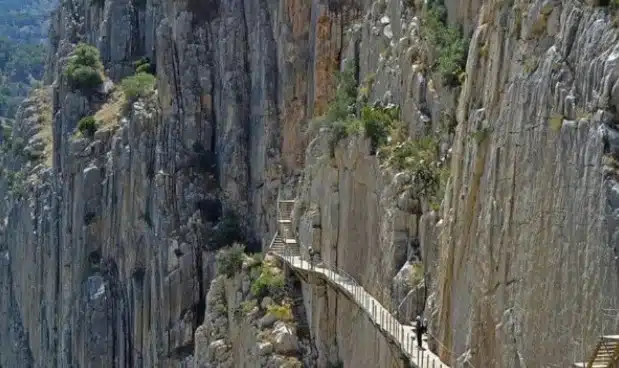 Turista de 20 años fallece trágicamente mientras escalaba una montaña en España