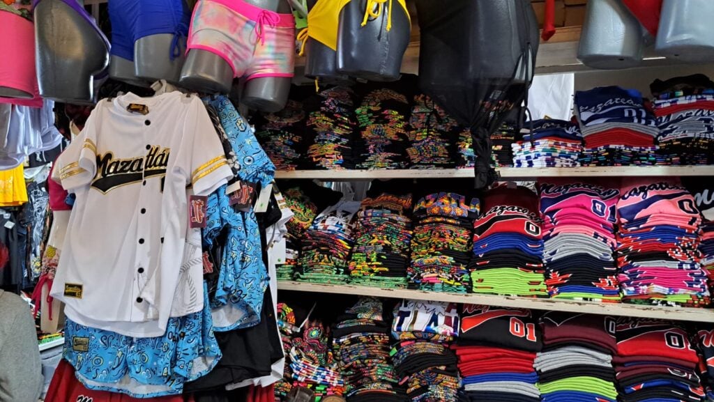 Reportan caída de hasta 70 % en las ventas de souvenirs en Mazatlán