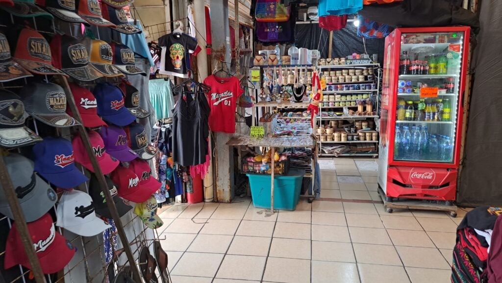 Reportan caída de hasta 70 % en las ventas de souvenirs en Mazatlán