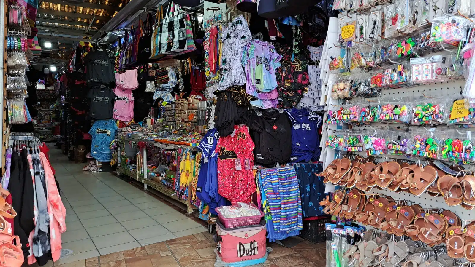 Reportan caída de hasta 70 % en las ventas de souvenirs en Mazatlán