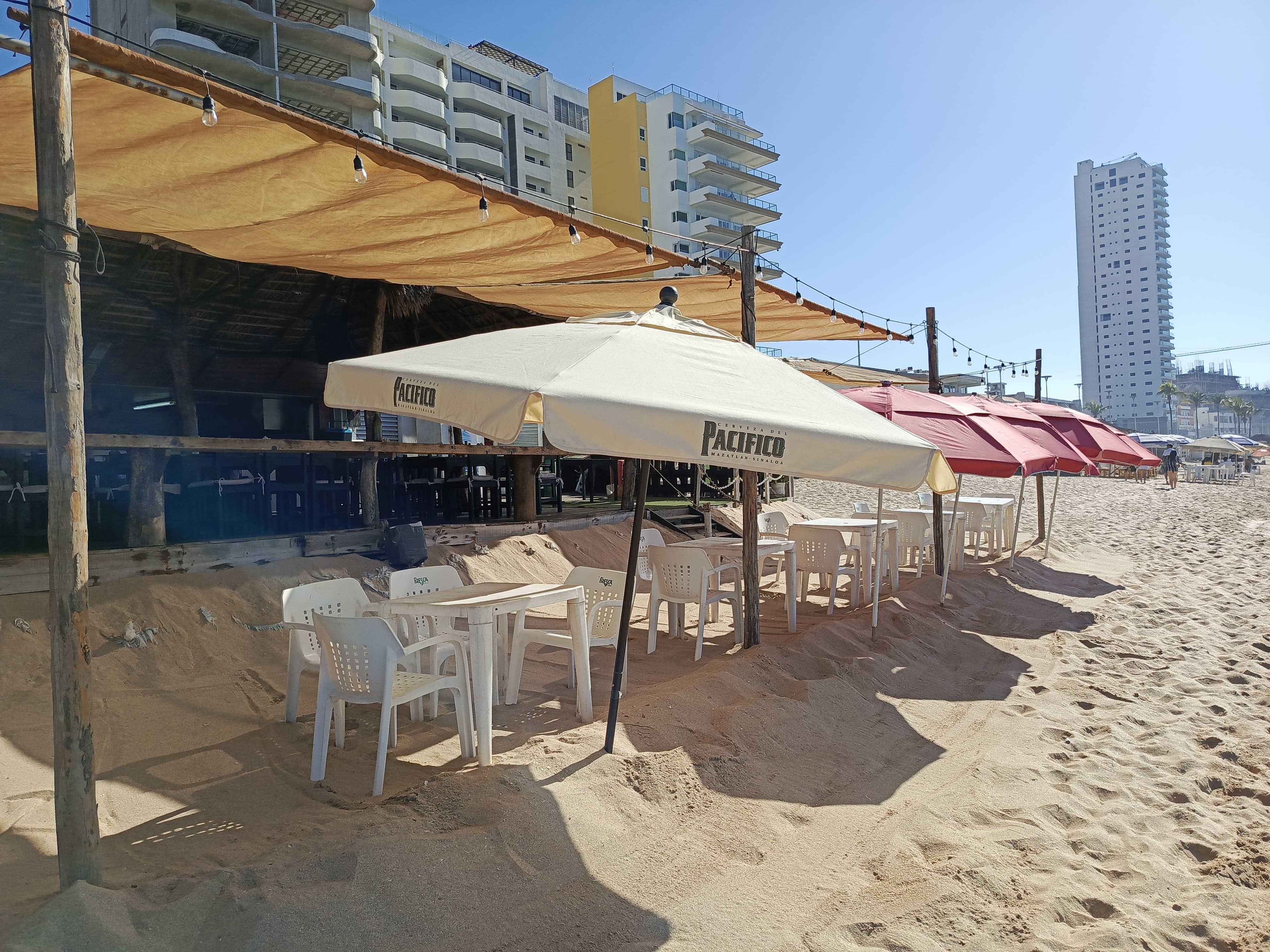 Restaurantes de playa en Mazatlán reportan ventas desalentadoras esta temporada