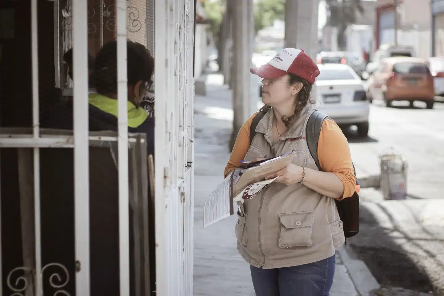 Personal de la Secretaría del Bienestar realizando el censo de Salud Casa por Casa.