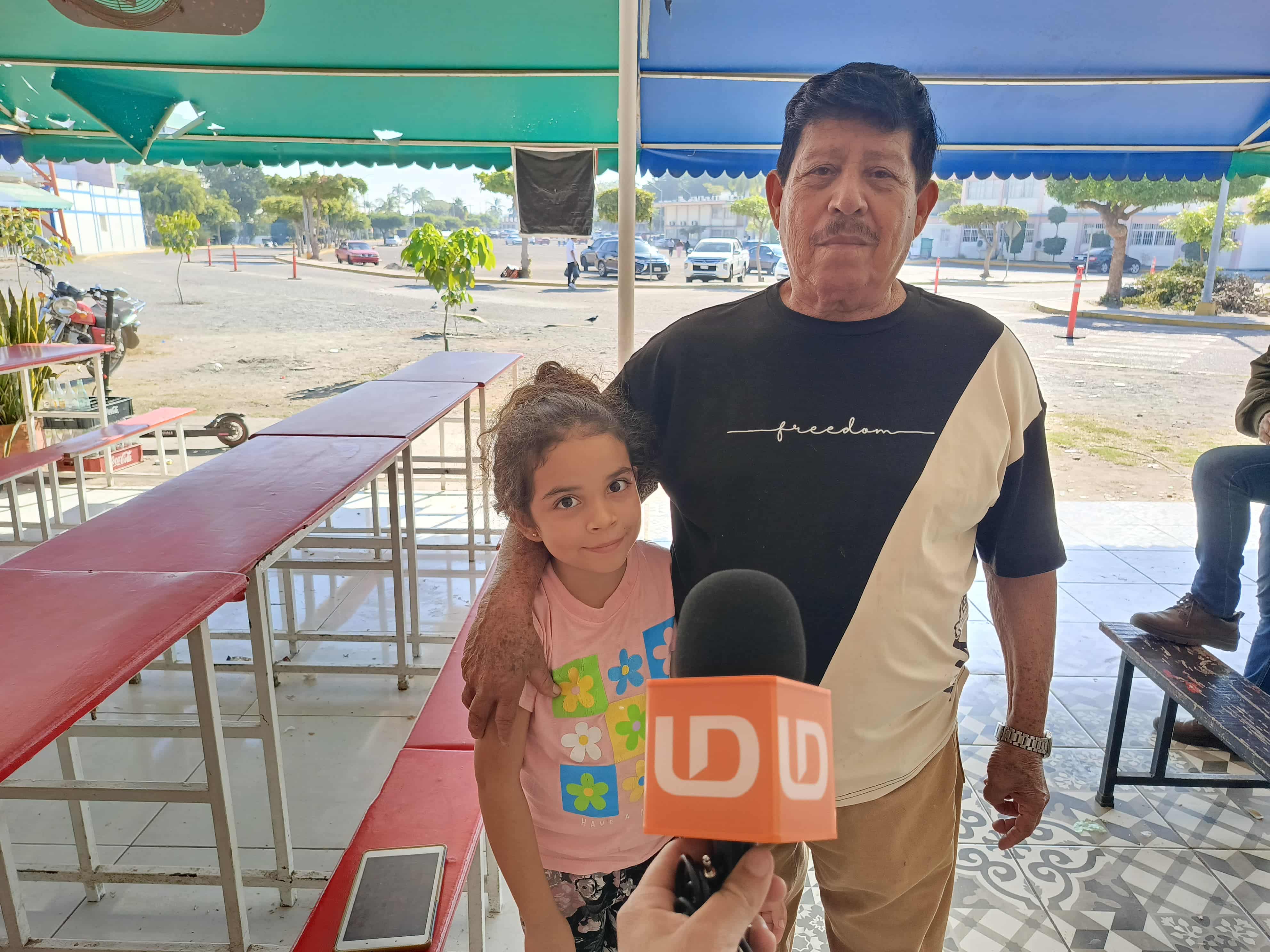 Niños participando en el sondeo navideño de Línea Directa