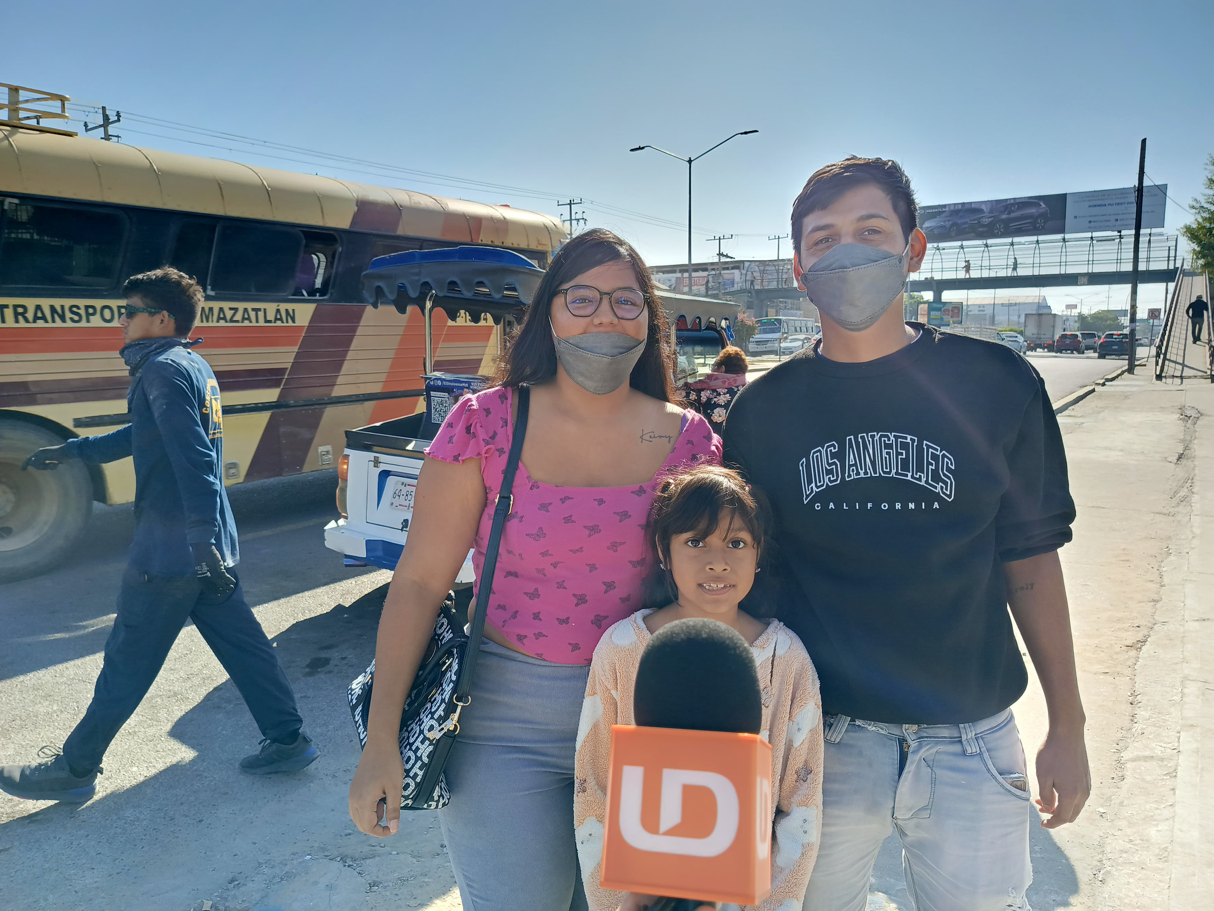 Niños participando en el sondeo navideño de Línea Directa