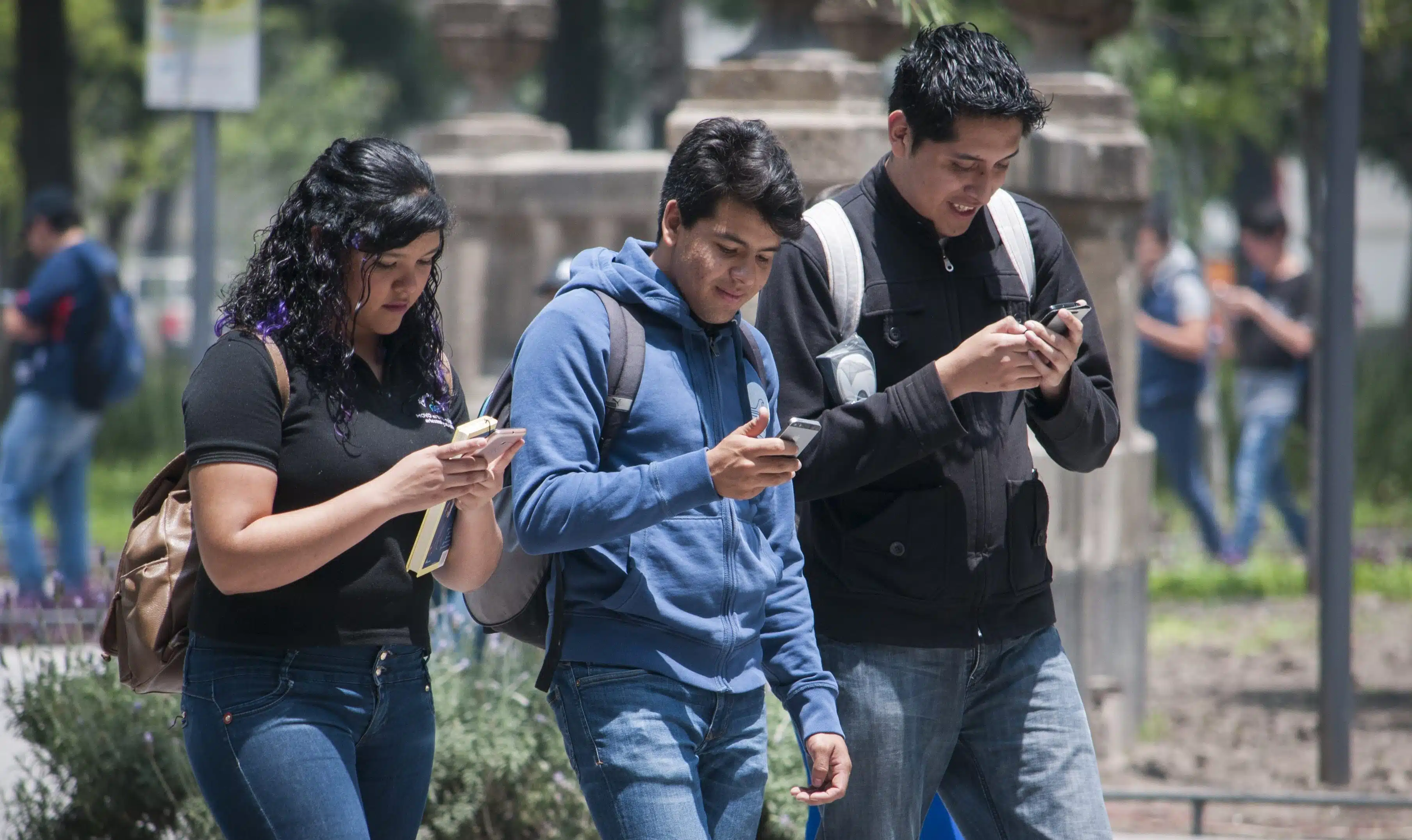 Te sorprenderá saber cuánto tiempo pasa un mexicano frente a su celular diariamente