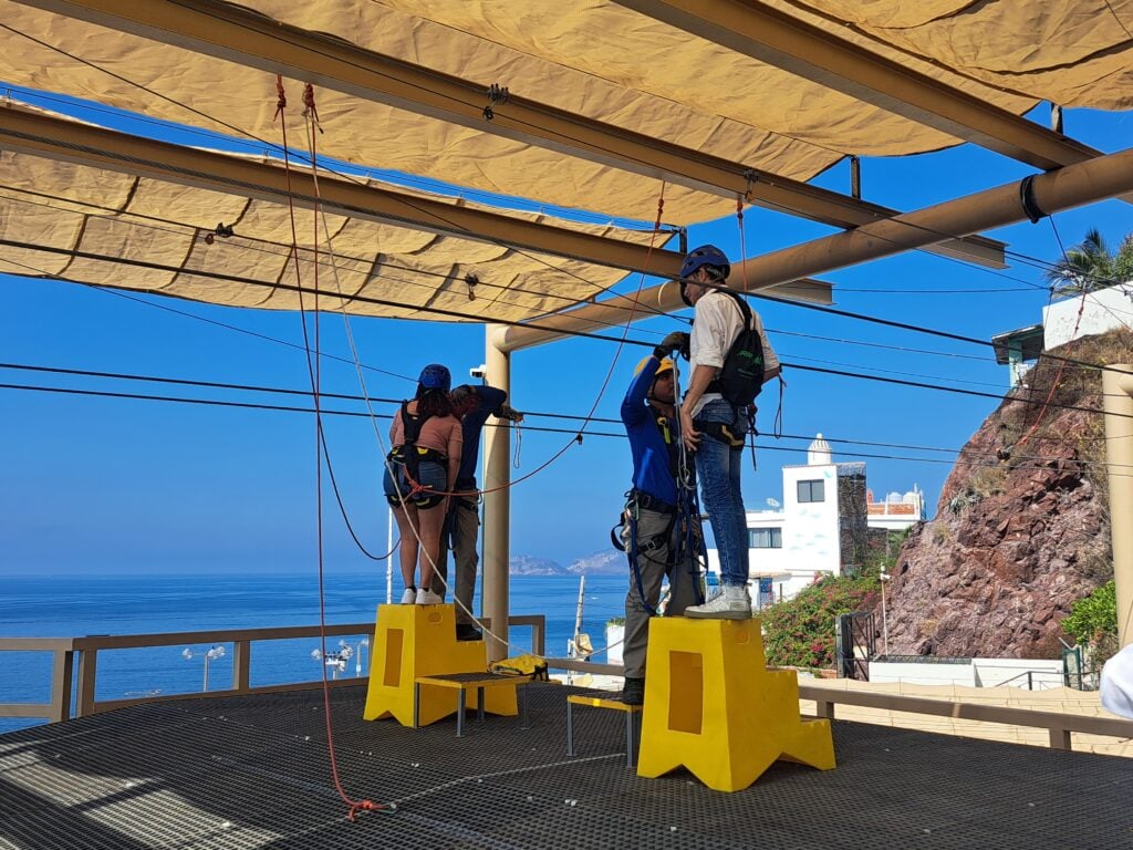 Tirolesa sobre el mar desde el cerro del Crestón hacia el Observatorio 1873