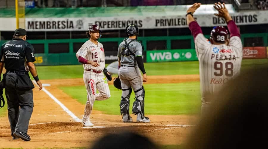 Tomateros de Culiacán celebran triunfo ante Cañeros de Los Mochis