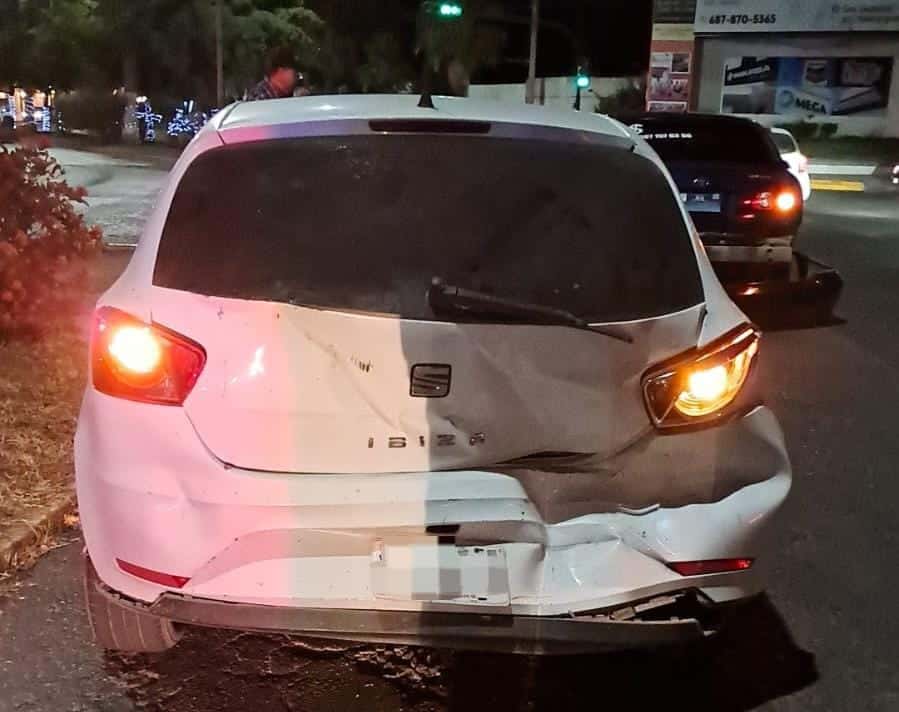 Triple choque en pleno centro de Guasave deja fuertes daños materiales3.