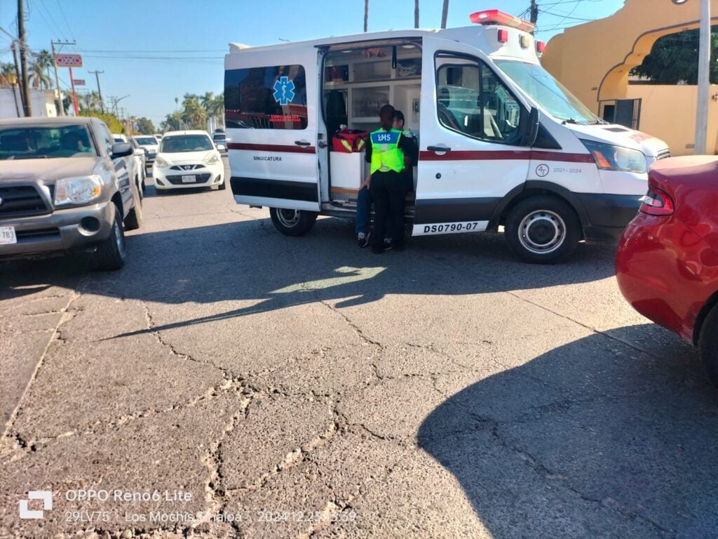 Un lesionado tras accidente automovilístico en el sector poniente de Los Mochis