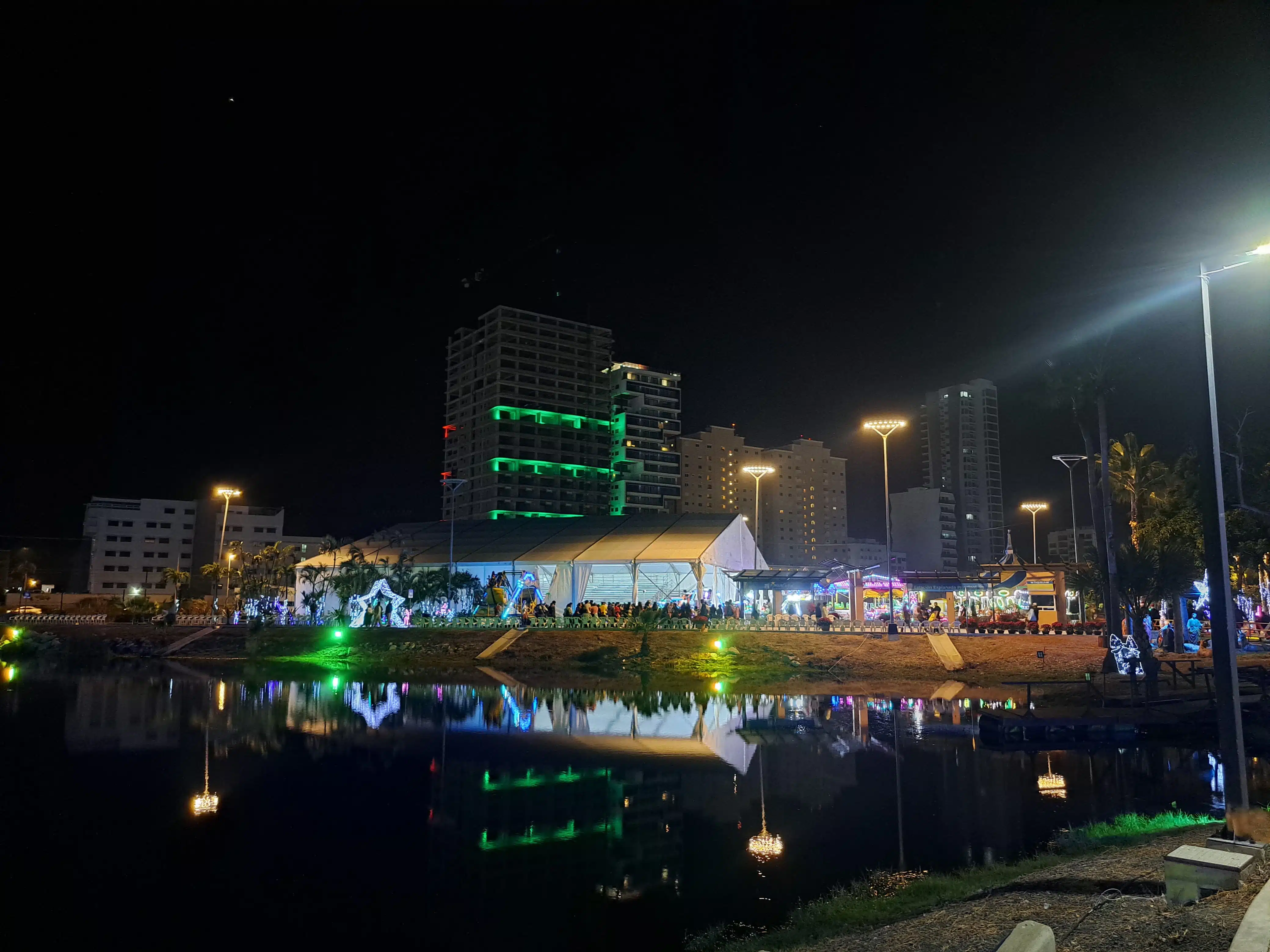 Villa Navideña inaugurada en el parque Central de Mazatlán.