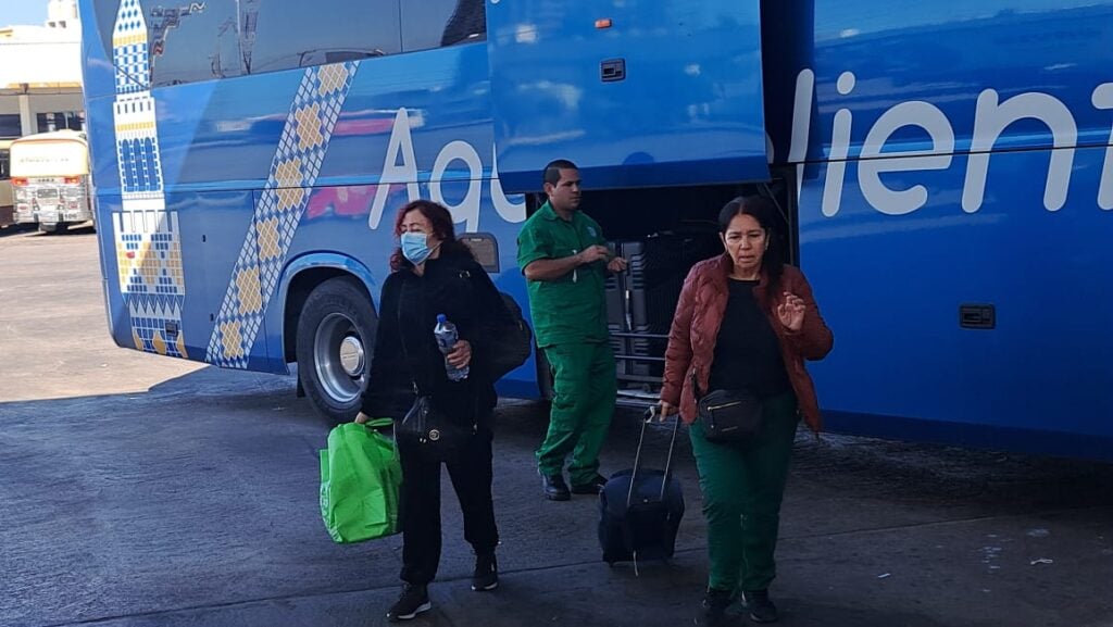 Llegada de visitantes a la Central de Autobuses en Mazatlán