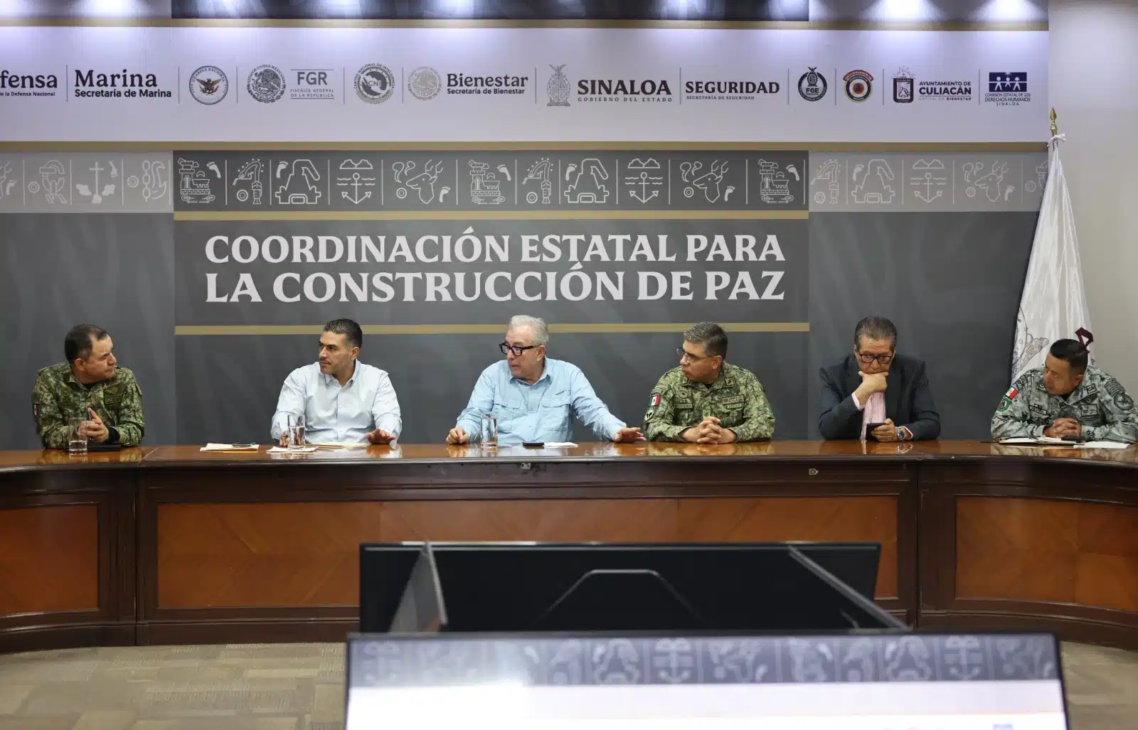 Rocha y Harfuch evalúan resultados de operativos en Sinaloa