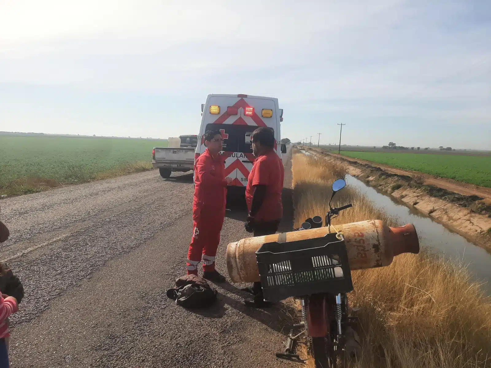 César sufre salida de camino y cae a un canal de Guasave; está lesionado