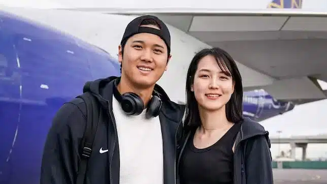 Shohei Ohtani y su esposa