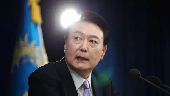 Corea del Sur prohíbe al presidente Yoon Suk-yeol salir del país por investigación en su contra