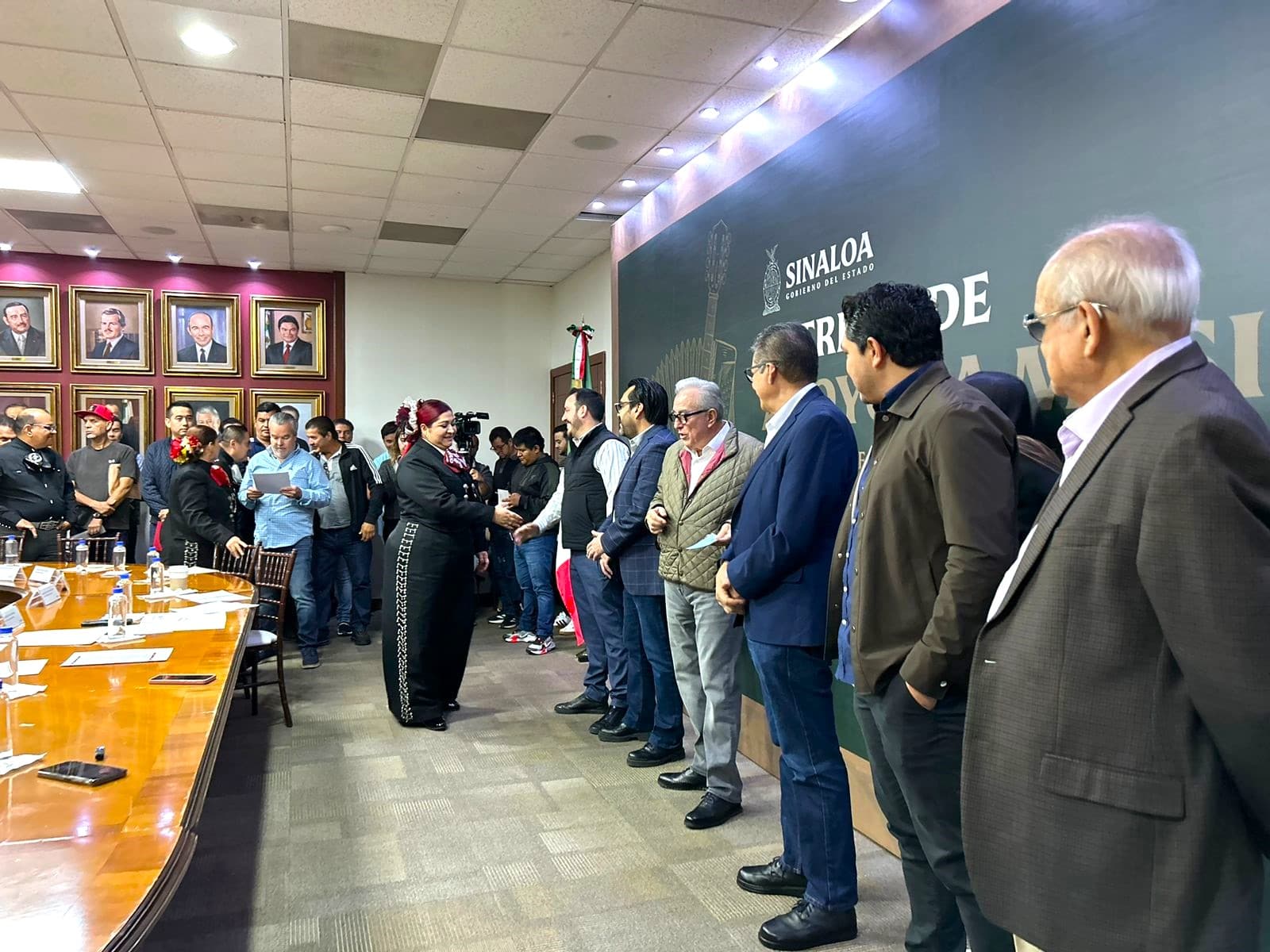 Entrega de apoyos a músicos