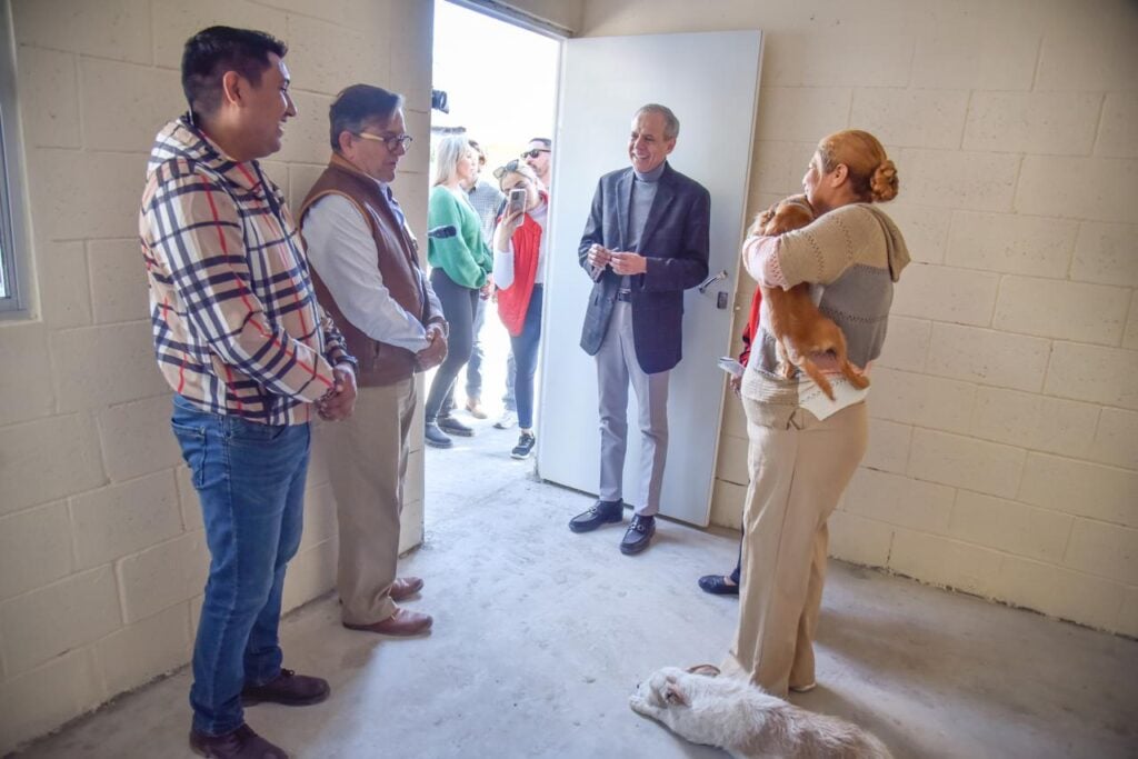 entrega de cuarto a familia 