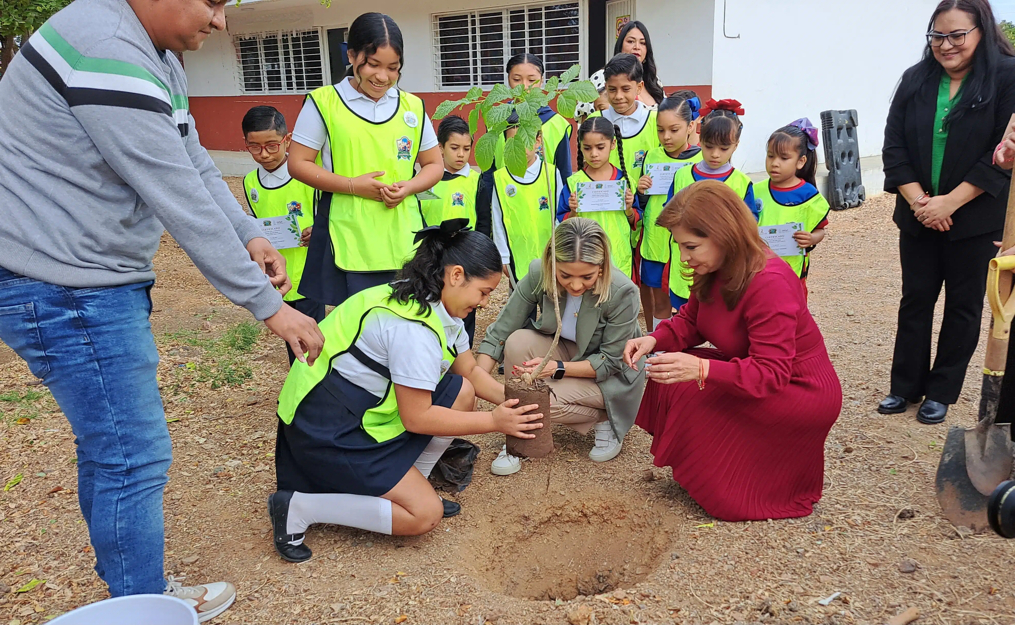 Alcaldesa de Mazatlán, Estrella Palacios en evento de 