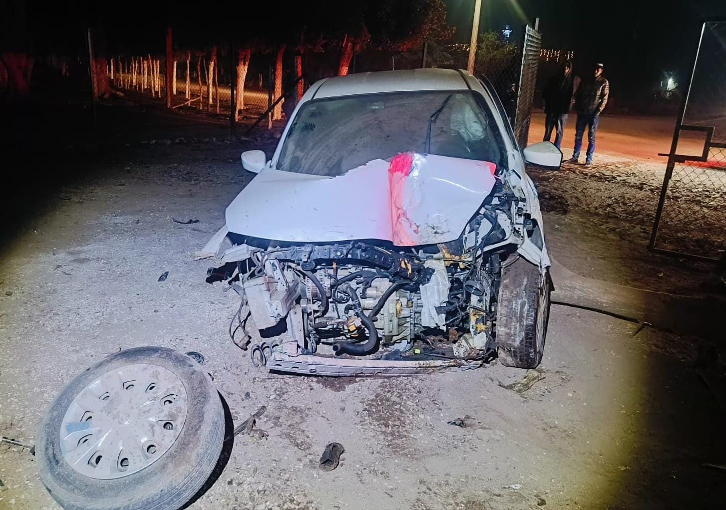 Vehículo con severos daños tras el accidente.